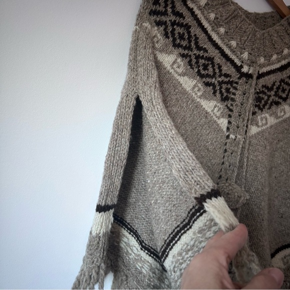 Hand Knit Cowichan Design Brown Wool Triangle Poncho - Picture 11 of 16